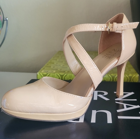 Naturalizer Women's Cruzen Platform Heel size 7 Nude - Picture 4 of 6